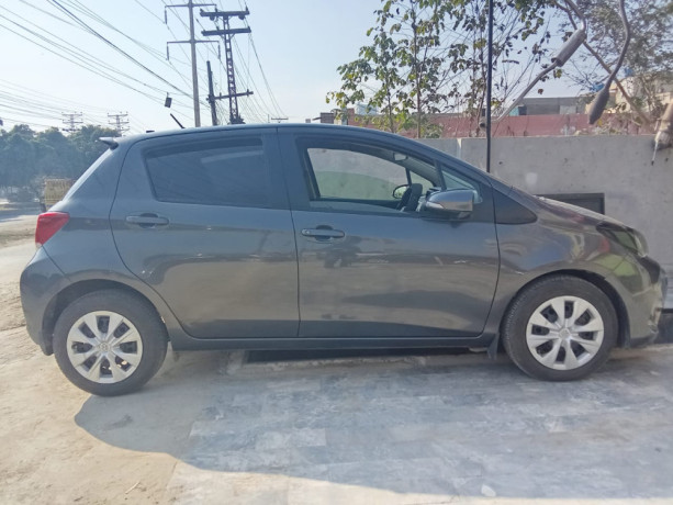 toyota-vitz-2015-big-9