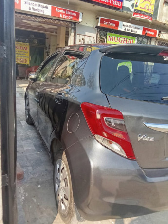 toyota-vitz-2015-big-8