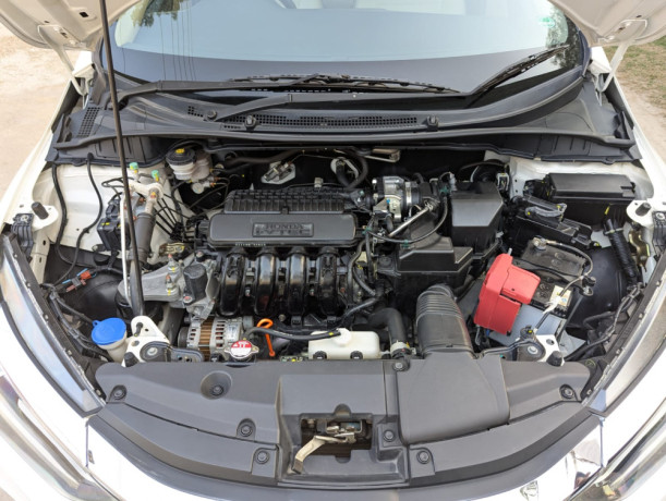 honda-city-12-mt-car-big-7