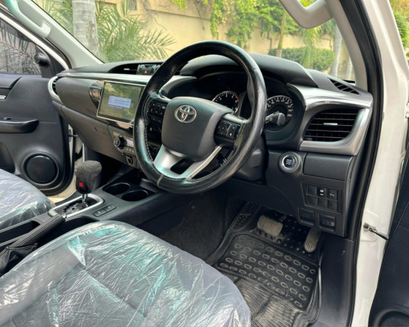 toyota-hilux-rocco-big-4